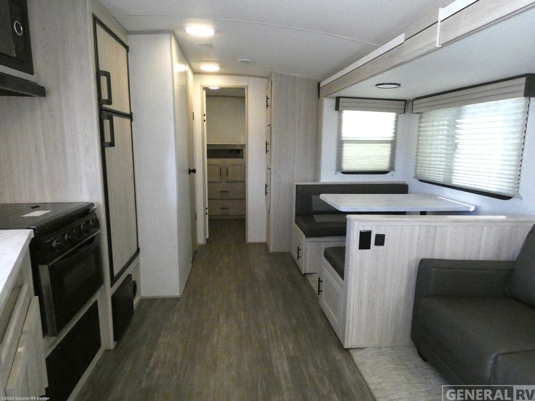 2022 Cruiser RV Shadow Cruiser 280QBS - Used Travel Trailer For Sale by General RV Center in Longmont, Colorado