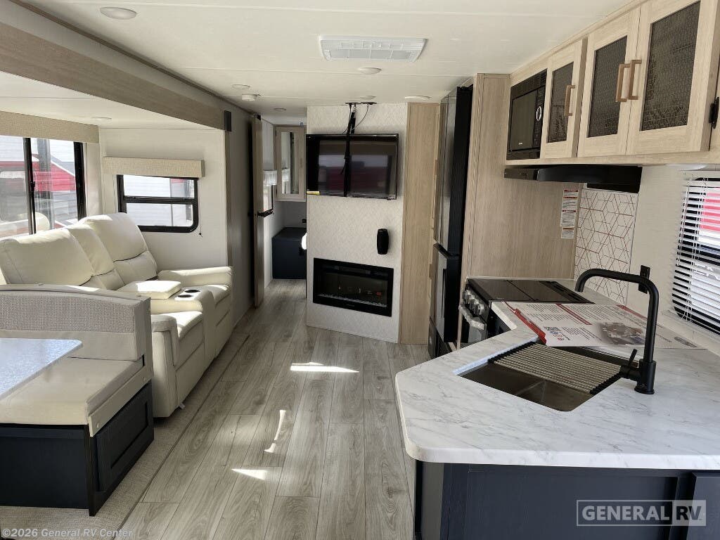 New 2025 Prime Time Avenger 29QBS available in Longmont, Colorado