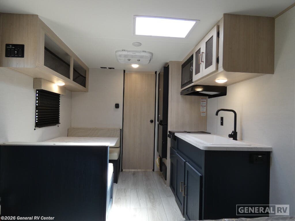 2025 Prime Time Avenger 16FQ - New Travel Trailer For Sale by General RV Center in Longmont, Colorado