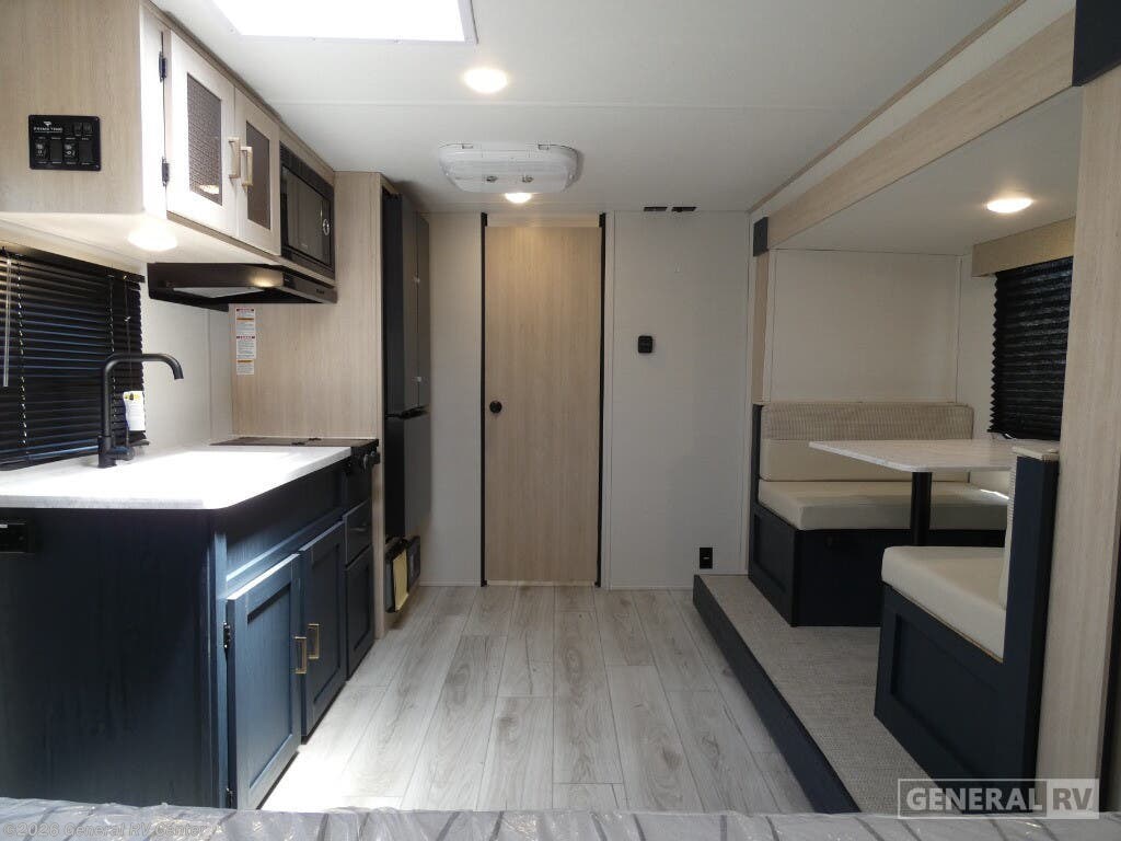 2025 Prime Time Avenger 17FQS - New Travel Trailer For Sale by General RV Center in Longmont, Colorado