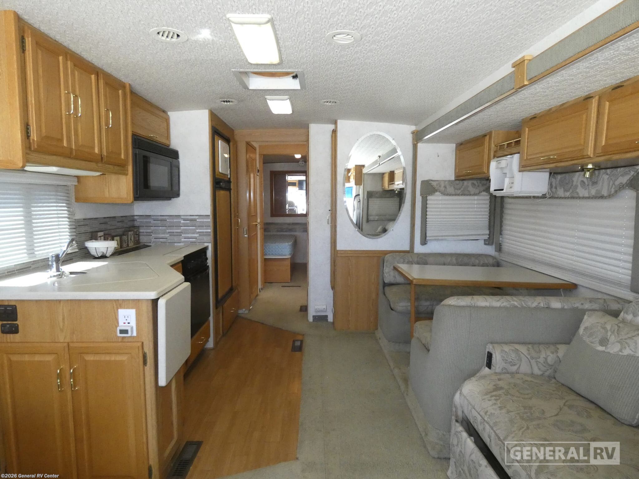 2003 Winnebago Adventurer 33V - Used Class A For Sale by General RV Center in Longmont, Colorado