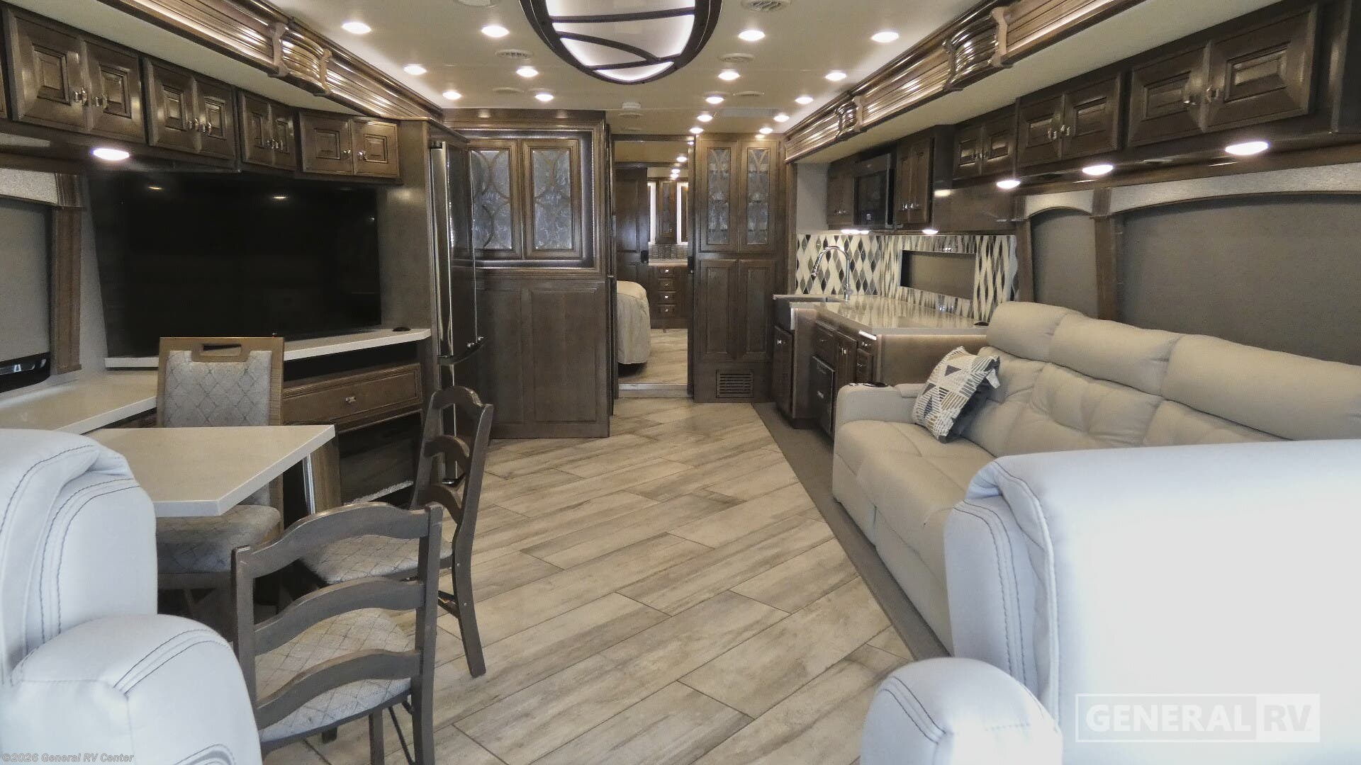2022 Fleetwood Discovery LXE 44S - Used Class A For Sale by General RV Center in Longmont, Colorado