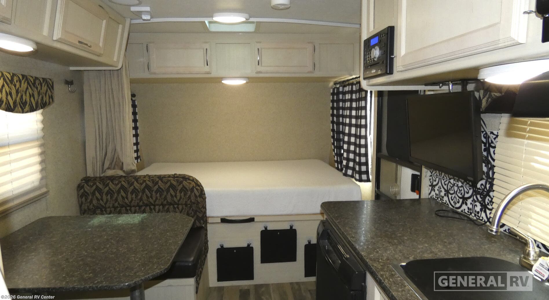 Used 2017 Winnebago Micro Minnie 1700BH available in Longmont, Colorado