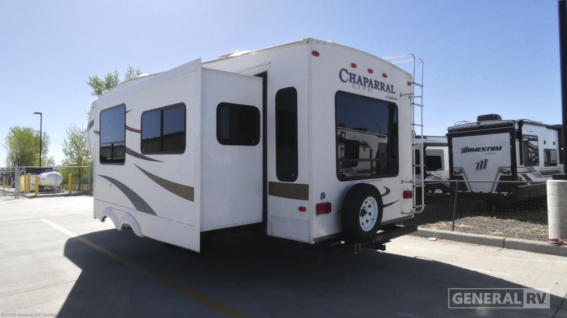 2010 Chaparral Lite 267RLS by Coachmen from General RV Center in Longmont, Colorado