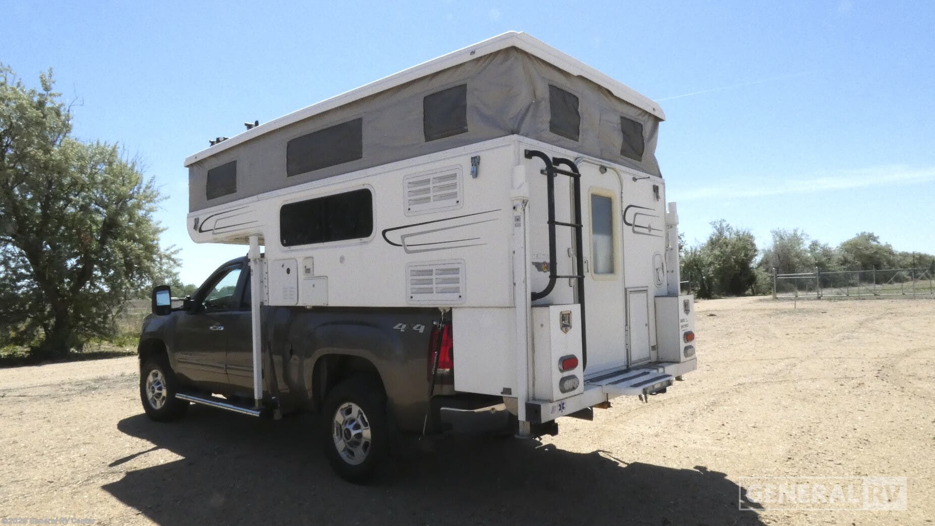 2011 UTE XS by Hallmark from General RV Center in Longmont, Colorado