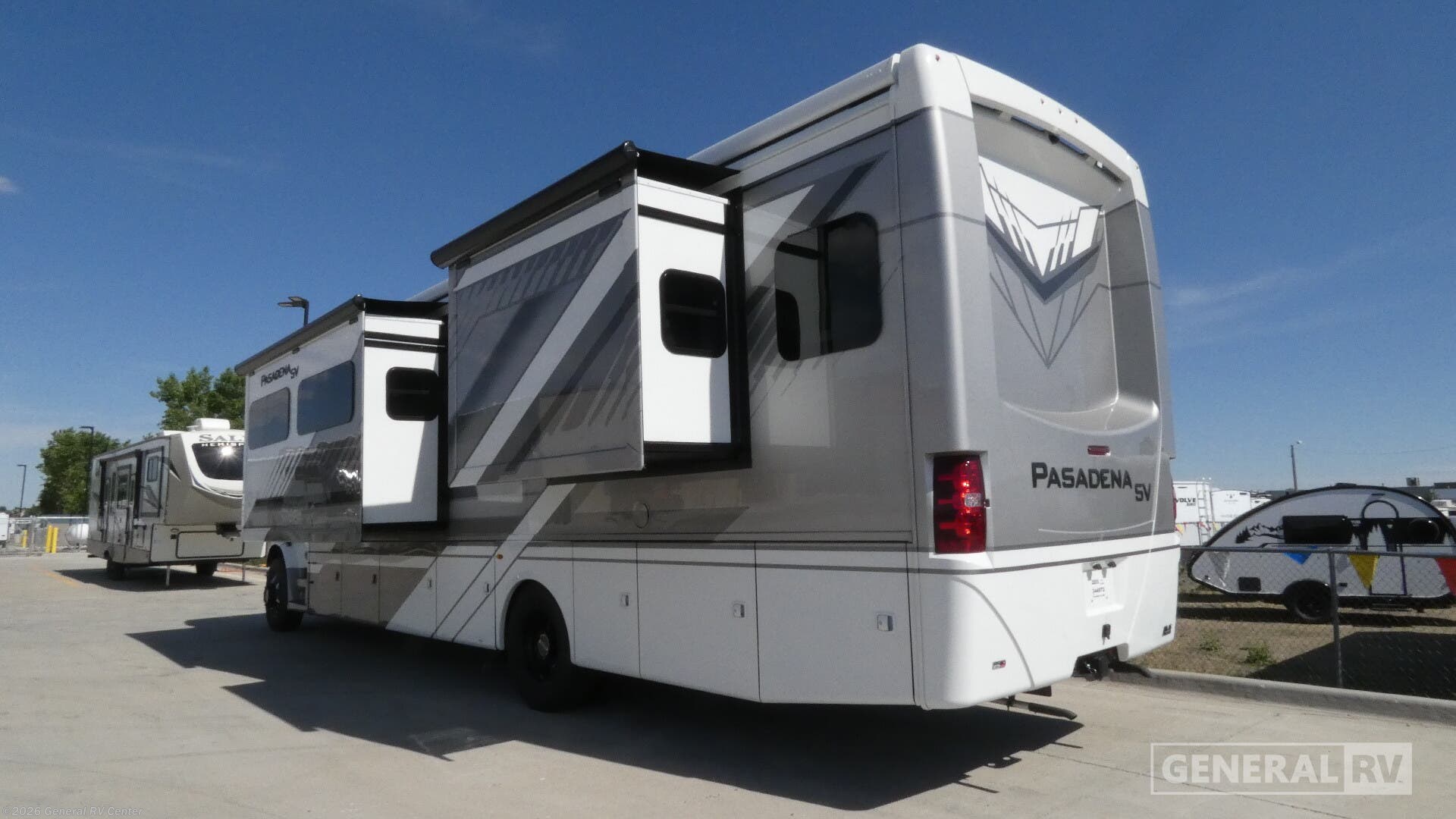 2027 Pasadena SV 38DX by Thor Motor Coach from General RV Center in Longmont, Colorado