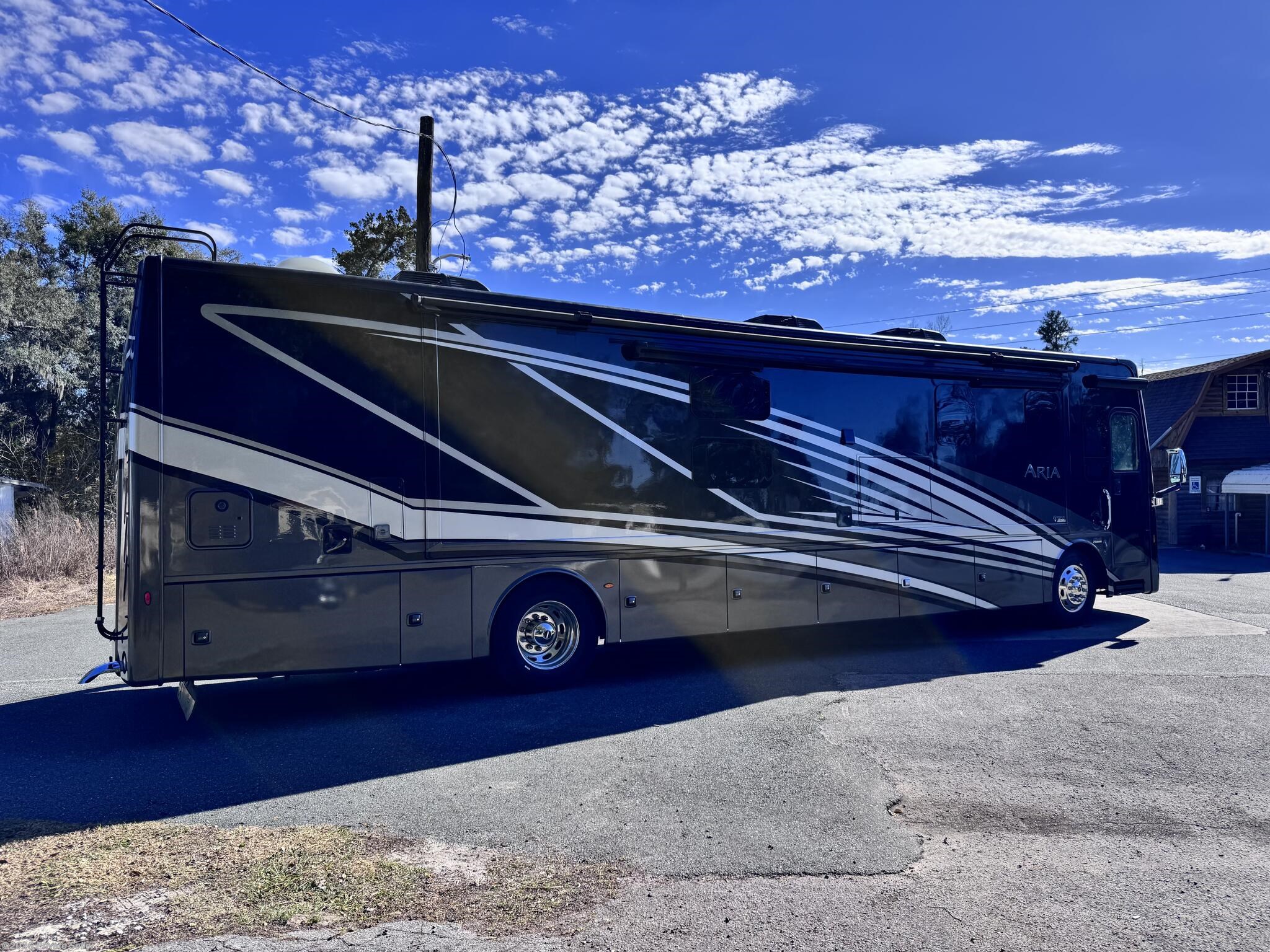 2023 Aria 4000 by Thor Motor Coach from For Sale By Owner in Orlando, Florida