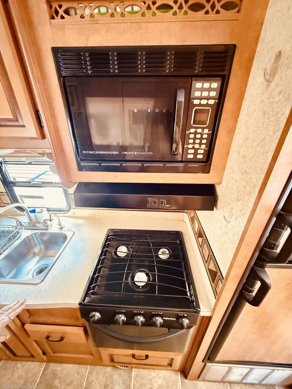 3 range stovetop and microwave covers all the chefs needs.