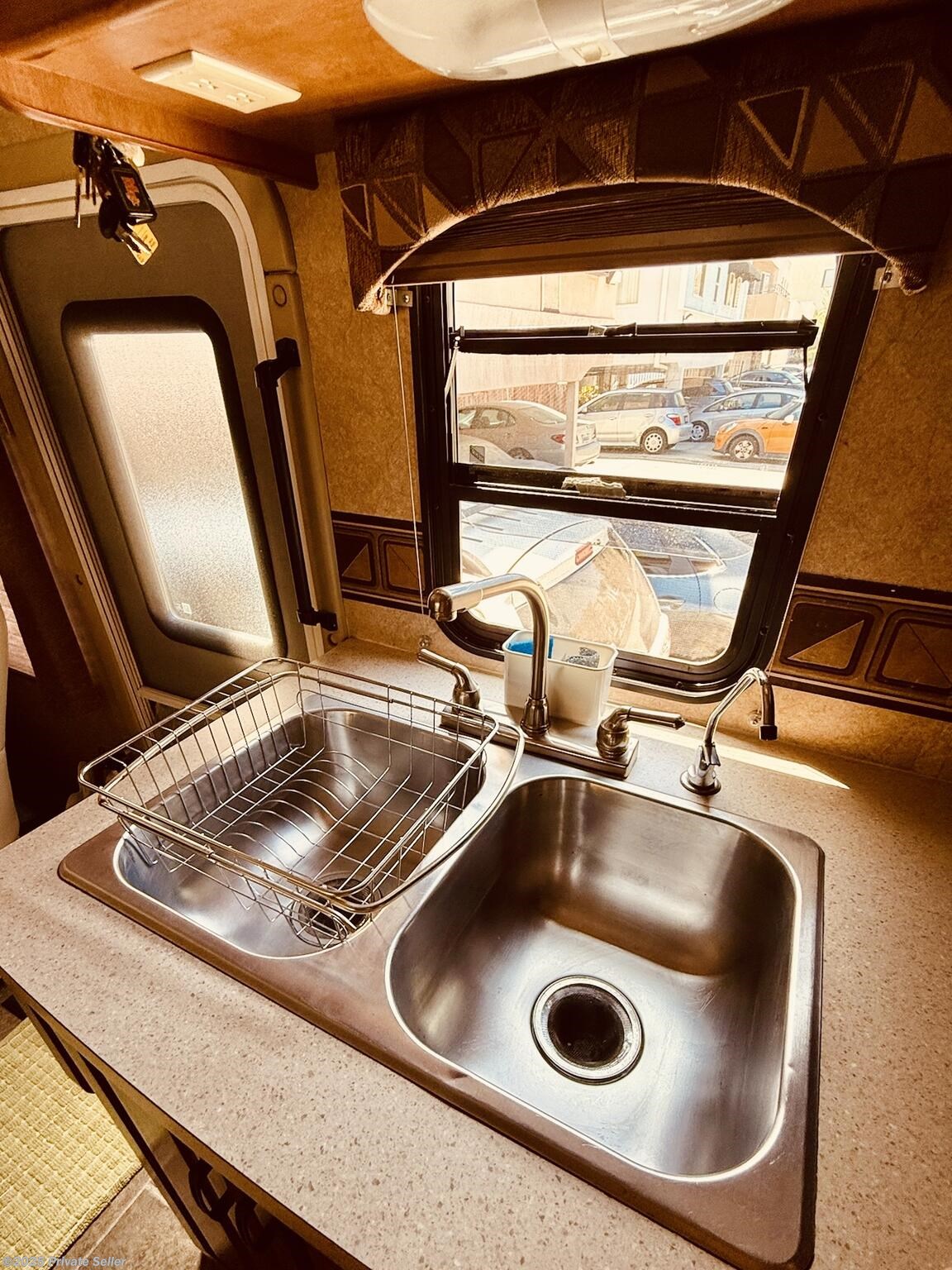 Double kitchen sink