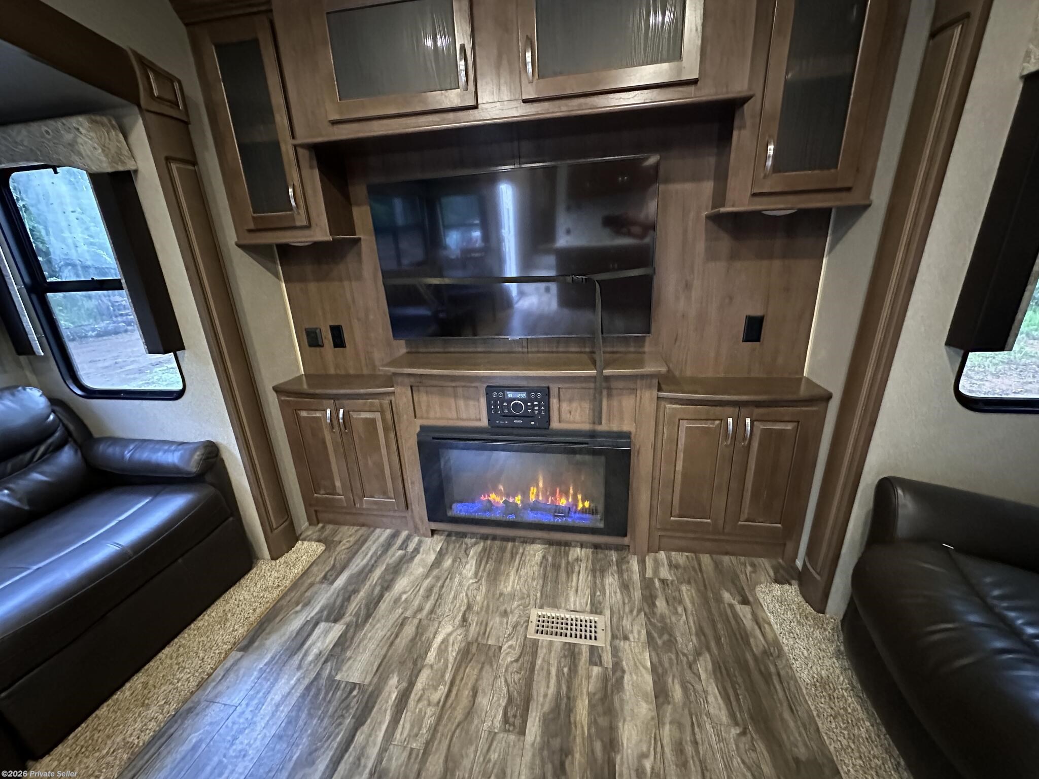 2018 Forest River Cedar Creek 29 RE Silverback - Used Fifth Wheel For Sale by For Sale By Owner in Piedmont, Alabama features Overhead Cabinetry, Free Standing Dinette w/Chairs, Central Vacuum, Leather Furniture, Washer/Dryer Prep