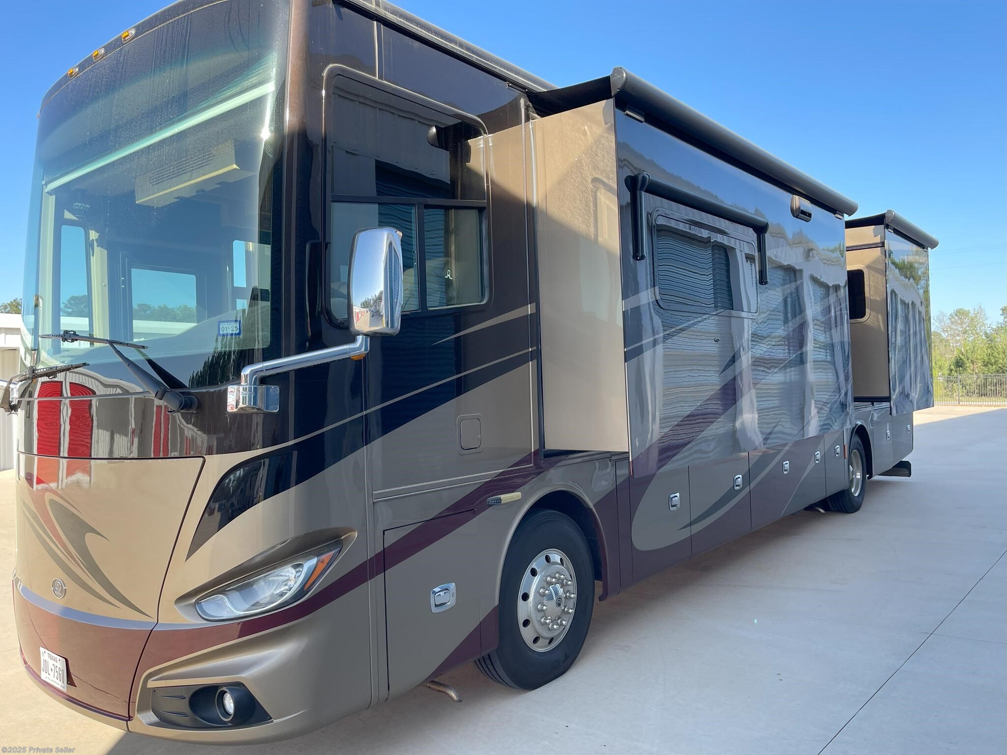 2017 Tiffin Phaeton 40 IH XSH, bath and a half, four slides - Used Diesel Pusher For Sale by For Sale By Owner in Magnolia, Texas