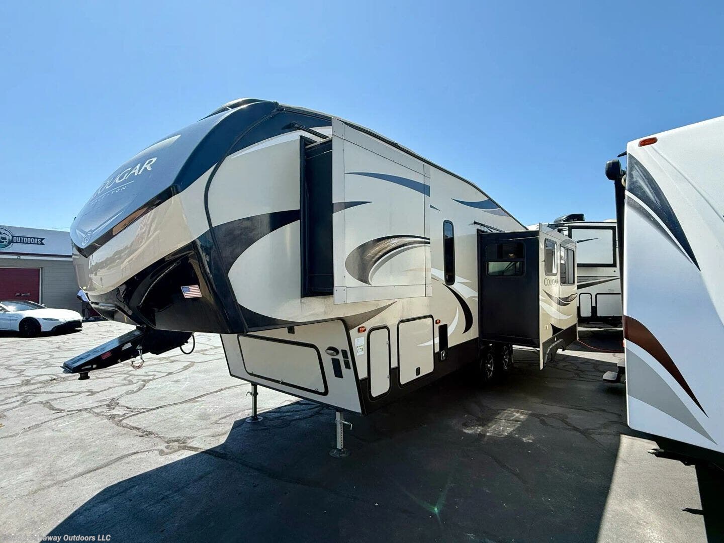 2019 Keystone Cougar Half-Ton West 27RLSWE - Used Fifth Wheel For Sale by Callaway Outdoors LLC in Felton, Delaware features Microwave, Medicine Cabinet, Slideout, Stove Top Burner, Booth Dinette