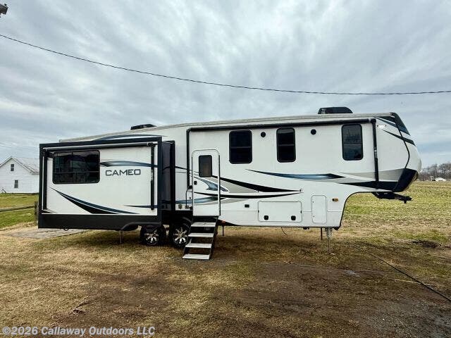 2022 CrossRoads Cameo Fifth Wheel CE2901RL - Used Fifth Wheel For Sale by Callaway Outdoors LLC in Felton, Delaware