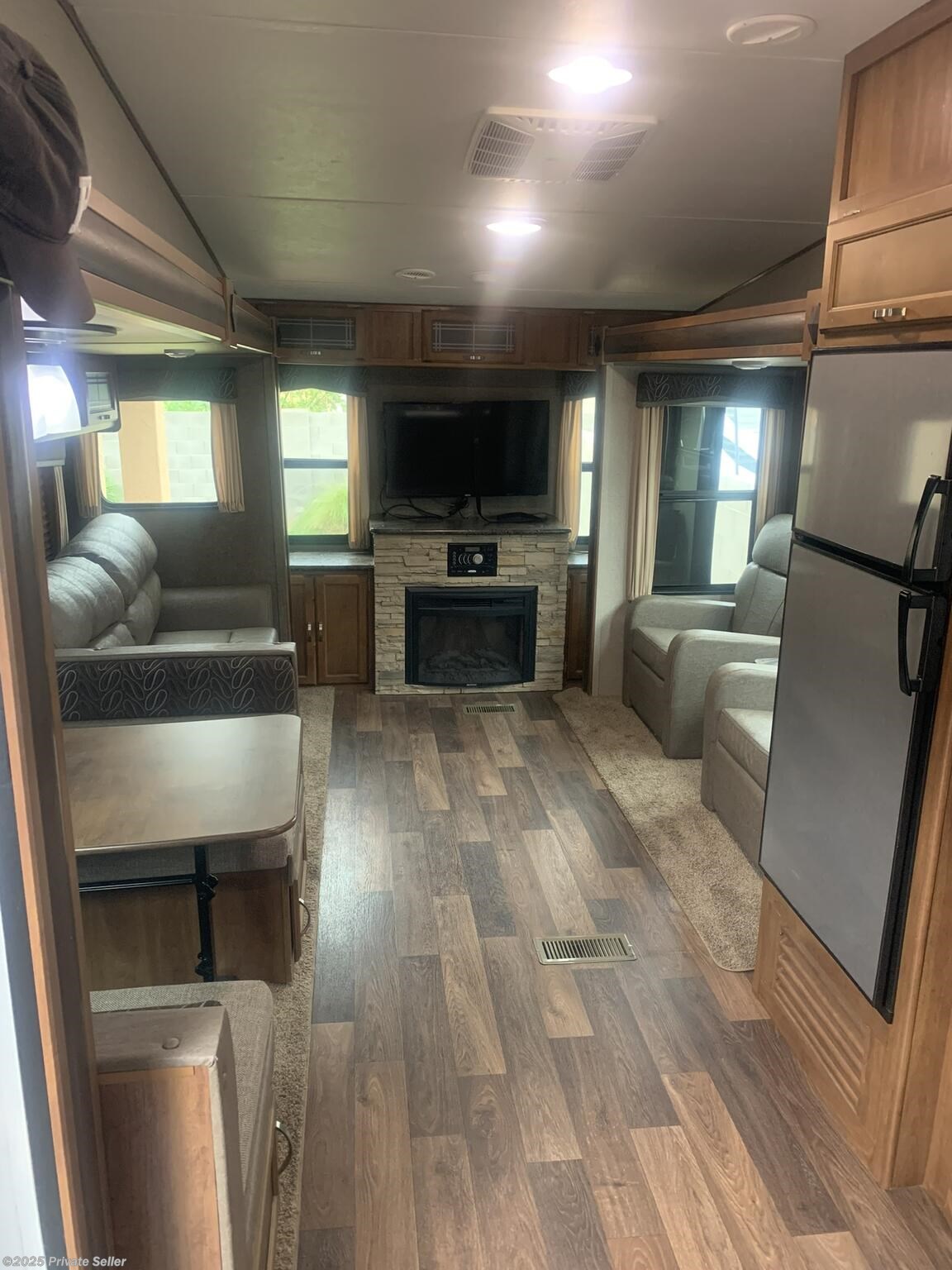 Used 2018 Keystone Springdale Open concept living area with 3 slide outs available in Surprise, Arizona