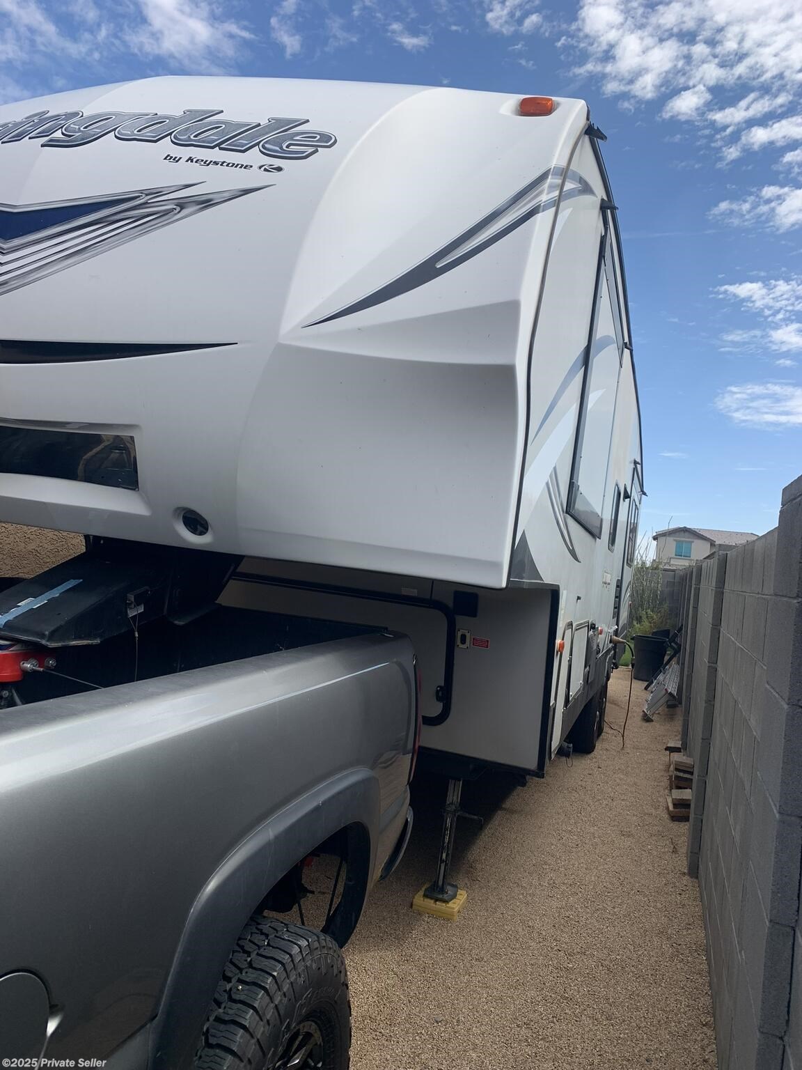 2018 Keystone Springdale Open concept living area with 3 slide outs - Used Fifth Wheel For Sale by For Sale By Owner in Surprise, Arizona