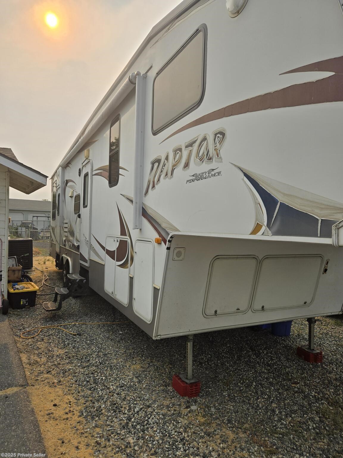 2010 Keystone Raptor - Used Toy Hauler For Sale by For Sale By Owner in Burbank, Washington