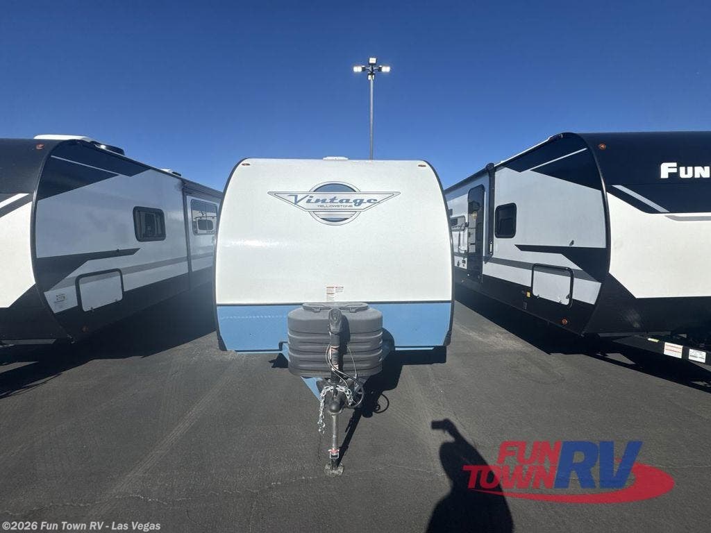 2025 Gulf Stream Yellowstone Vintage 23RSS - New Travel Trailer For Sale by Fun Town RV - Las Vegas in Las Vegas, Nevada