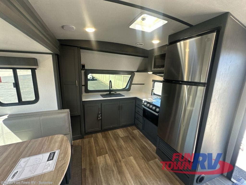 2023 Keystone Bullet 25FKPR - Used Travel Trailer For Sale by Fun Town RV - Surprise in Surprise, Arizona