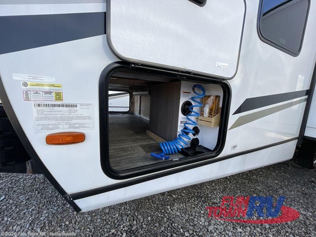 2022 Sunset Trail SS212RB by CrossRoads from Fun Town RV - Indianapolis in EDINBURGH, Indiana