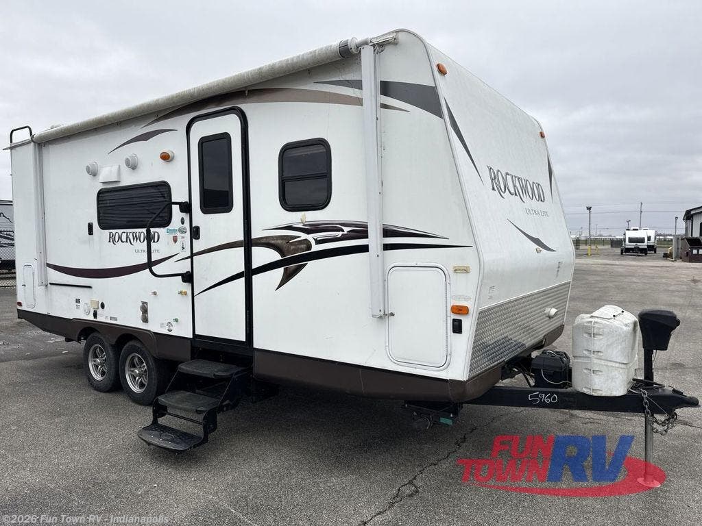 2014 Rockwood Mini Lite 2304 by Forest River from Fun Town RV - Indianapolis in EDINBURGH, Indiana