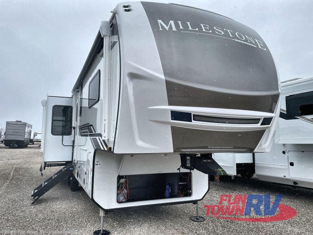 2026 Milestone 31RL by Heartland from Fun Town RV - Indianapolis in EDINBURGH, Indiana