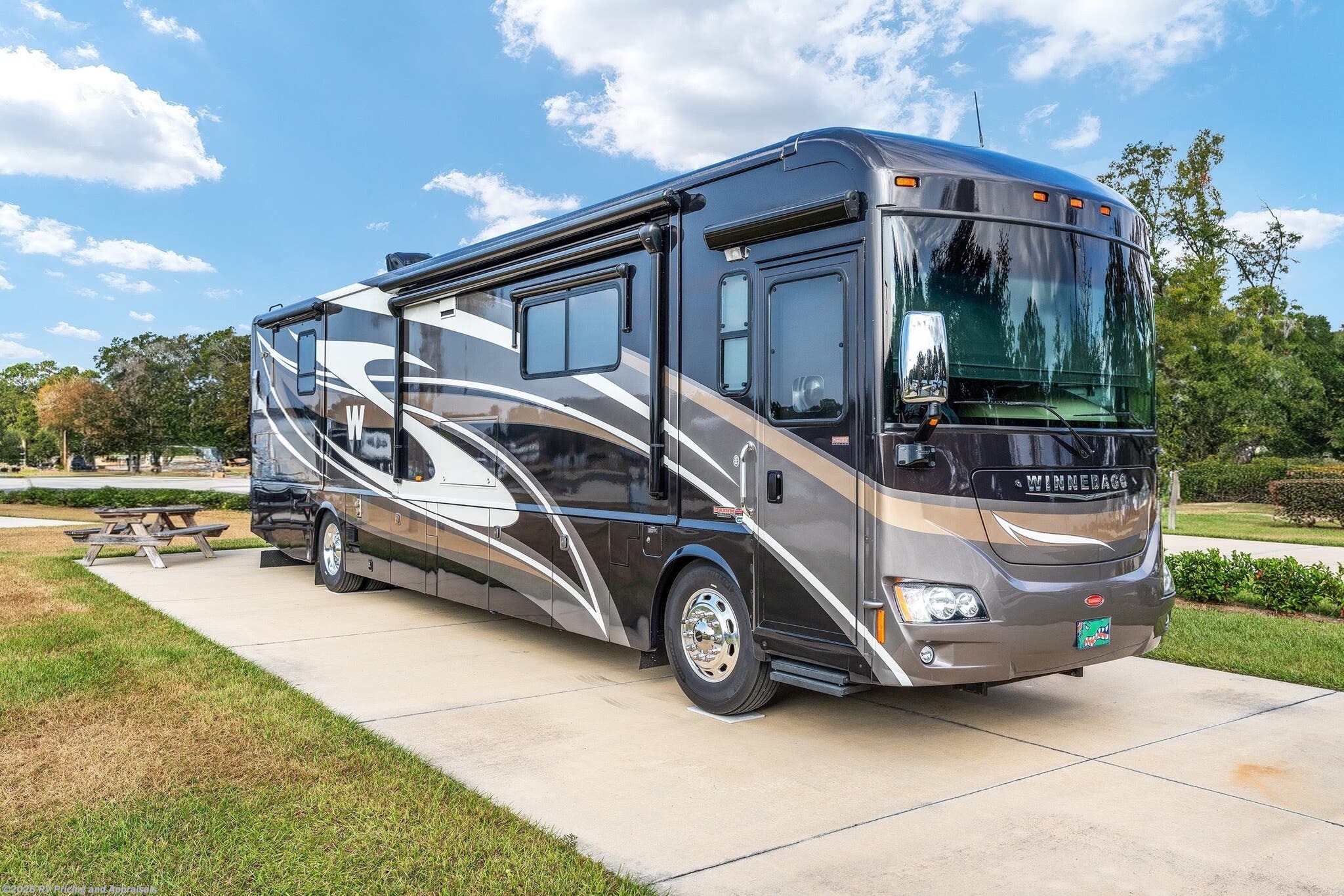 2011 Winnebago Journey 40 U- LOCATED IN HOBE SOUND, FLORIDA, 33455 - Used Class A For Sale by RV Pricing and Appraisals in , Florida