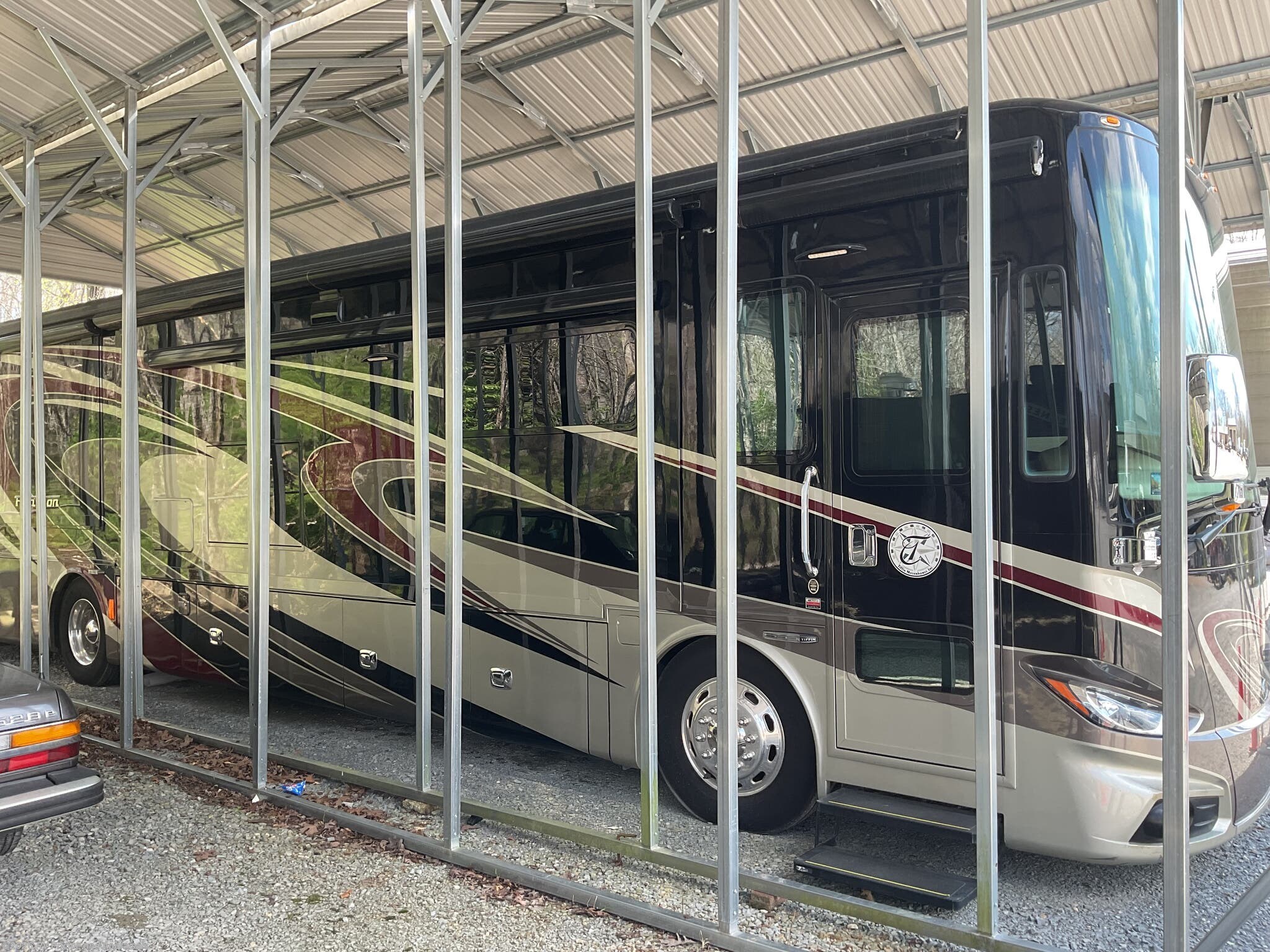 2015 Tiffin Phaeton 40AH - Located in Nashville, Tennessee - Used Class A For Sale by RV Pricing and Appraisals in , Florida