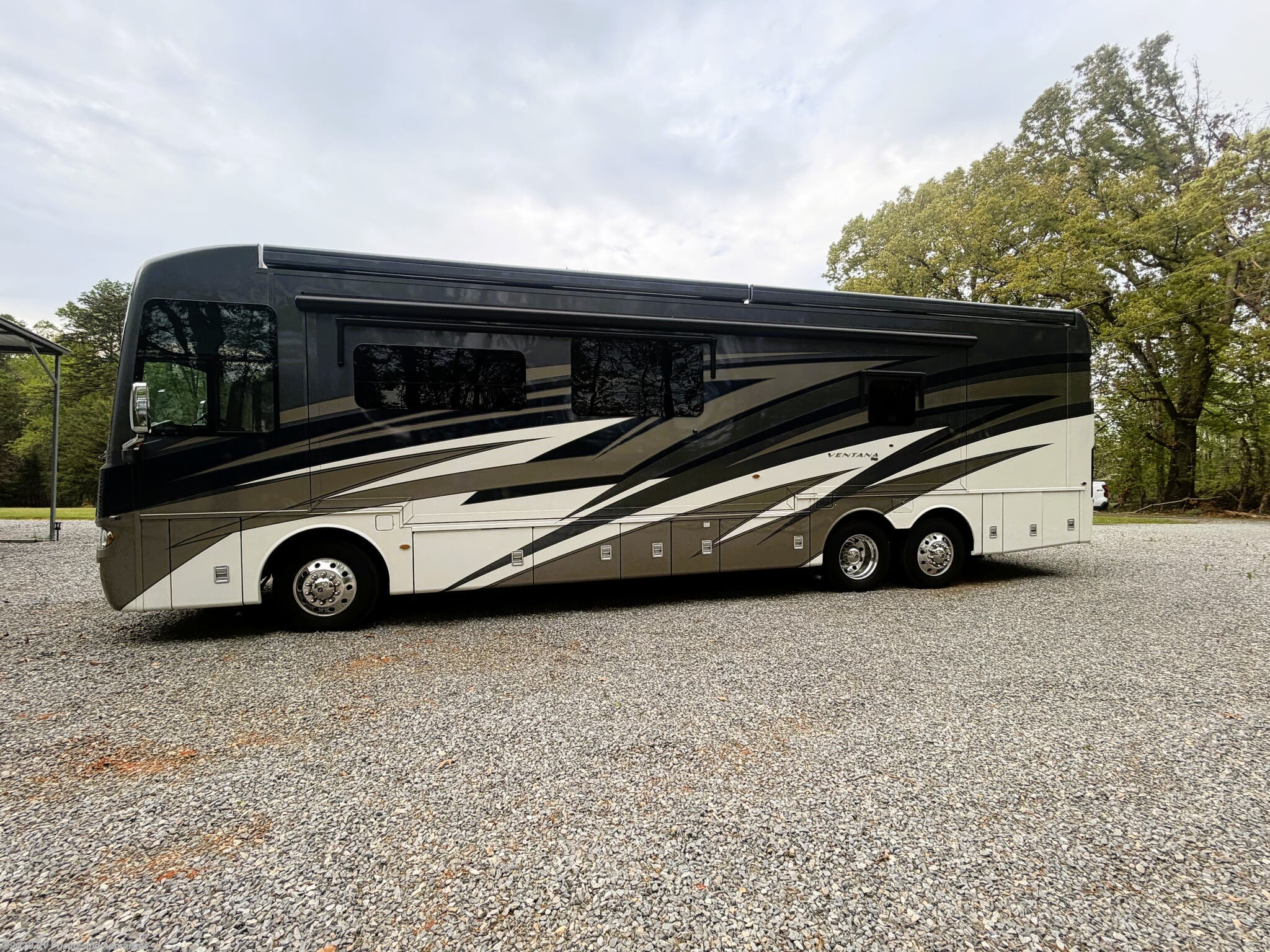 2021 Newmar Ventana 4037 Located in Moneta Va 24121 - New Class A For Sale by RV Pricing and Appraisals in , Florida features 50 Amp Service, King Size Bed, Dryer, Residential Refrigerator, Non-Smoking Unit