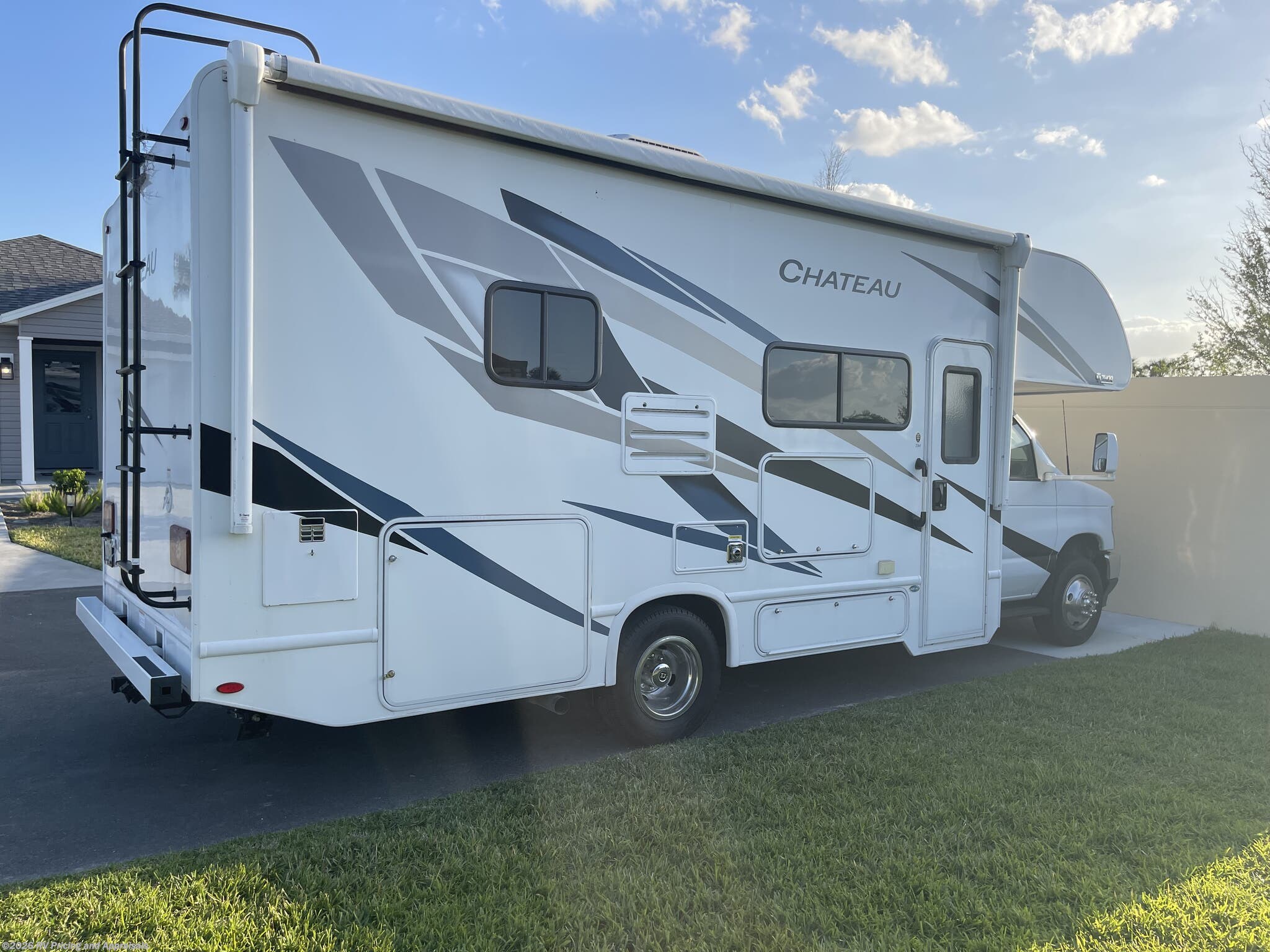 Used 2024 Thor Motor Coach Chateau 25M LOCATED IN MIDDLETON FLORIDA 34762 available in , Florida