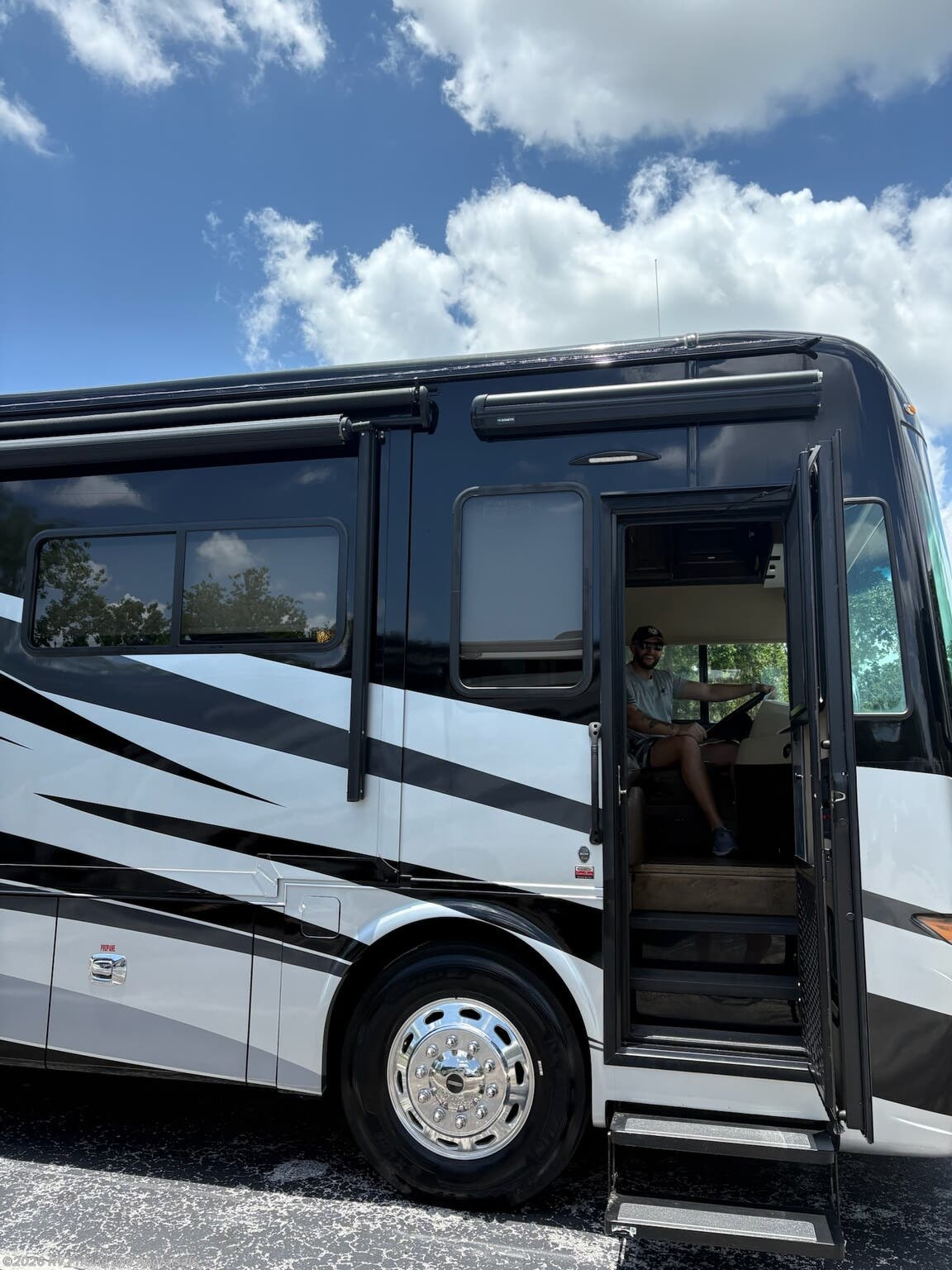 2018 Tiffin Allegro Red 37 PA LOCATED IN BELLEAIR FLORIDA 33756 - Used Class A For Sale by RV Pricing and Appraisals in , Florida