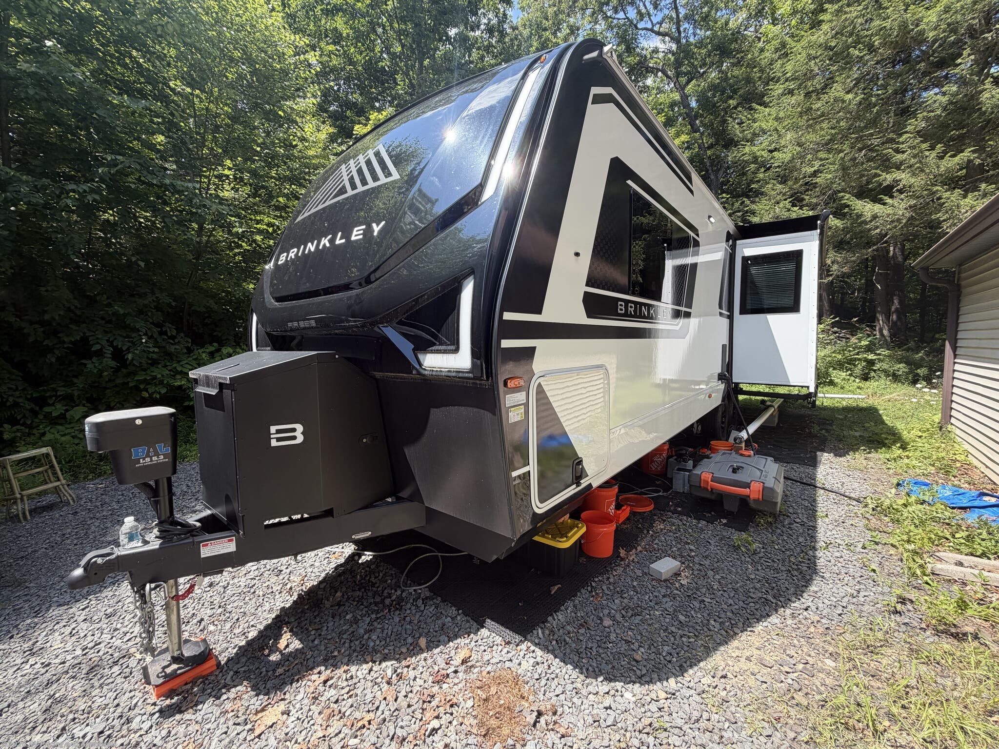 2025 Brinkley RV Model Z AIR 285 LOCATED IN CAIRO NY - Used Travel Trailer For Sale by RV Pricing and Appraisals in , Florida features Shower, Fireplace, Dinette, Inverter, TV