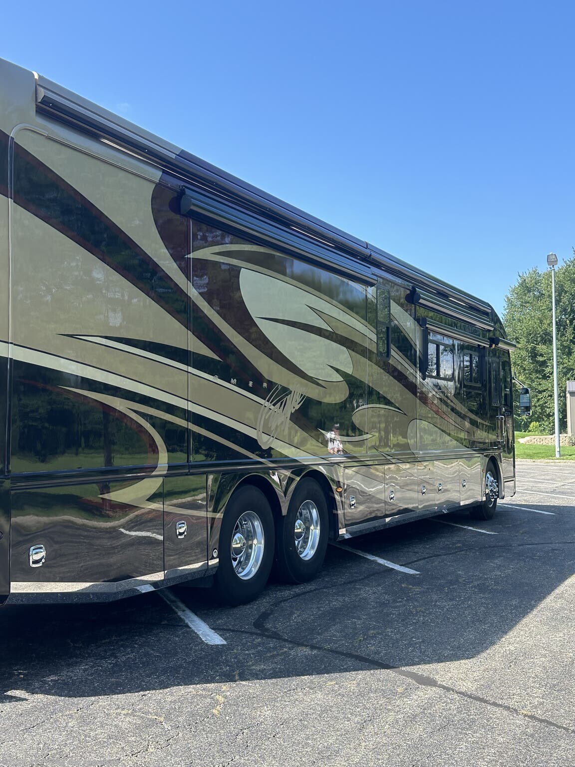 2011 American Eagle 45T LOCATED IN HELENVILLE WI. 53137 by American Coach from RV Pricing and Appraisals in , Florida