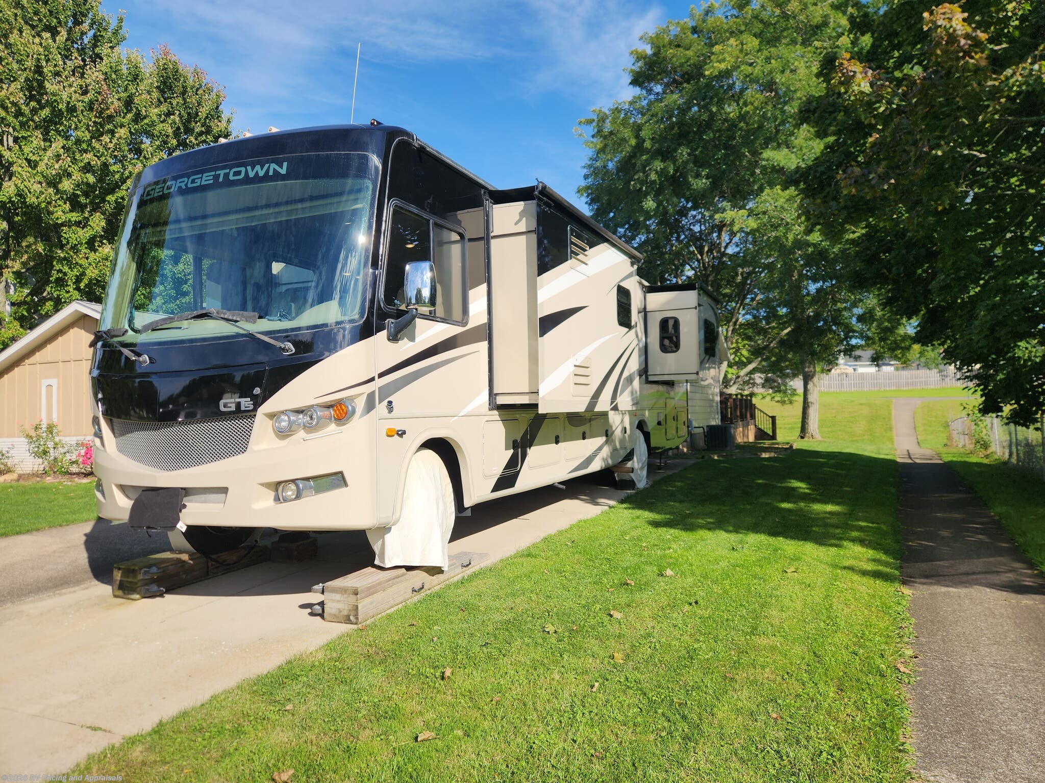 2020 Georgetown 5 Series GT5 34H5 LOCATED IN BRUNSWICK OHIO by Forest River from RV Pricing and Appraisals in , Florida