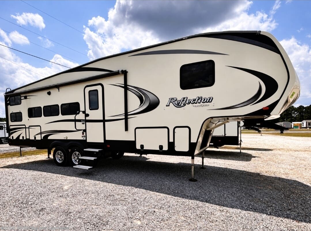 2019 Grand Design Reflection 28BH LOCATED IN VILLA RICA GEORGIA - Used Fifth Wheel For Sale by RV Pricing and Appraisals in , Florida features Black Tank Flush, Toilet, Hide-A-Bed, Fireplace, Water Heater