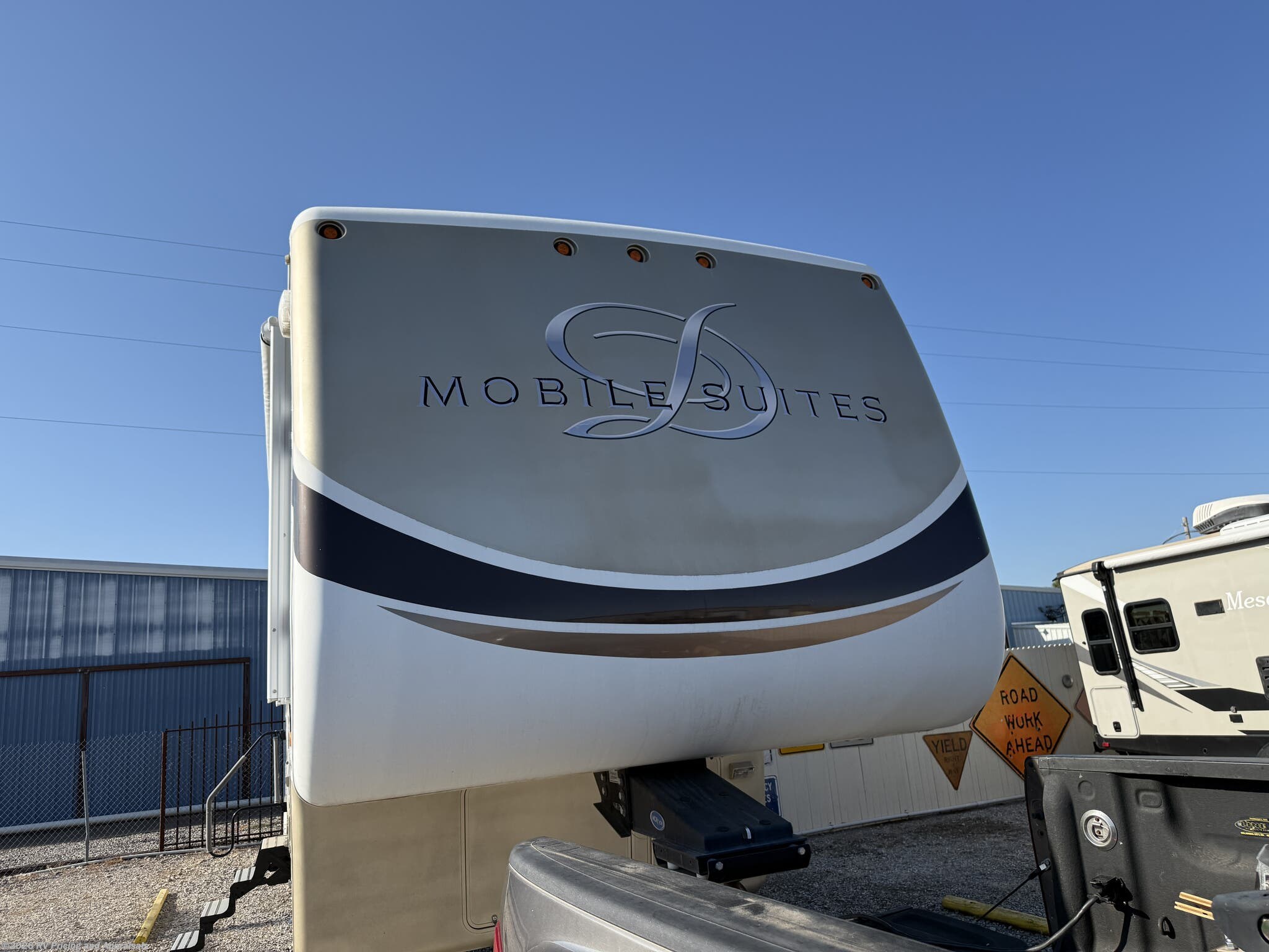 2009 DRV Mobile Suites 36RSSB3 LOCATED IN BETHANY OK 73008 - Used Fifth Wheel For Sale by RV Pricing and Appraisals in , Florida