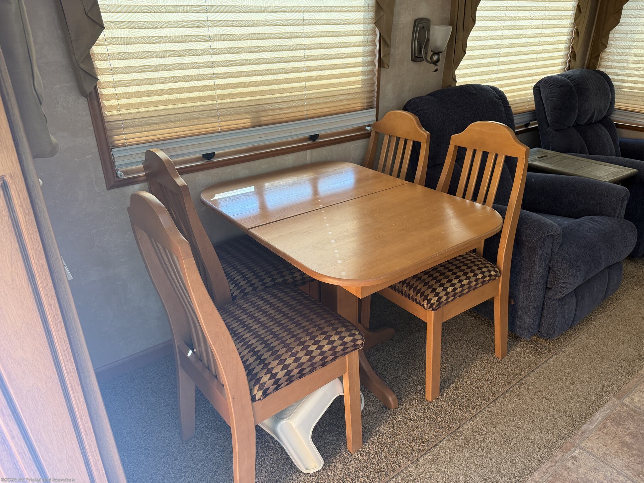 2009 Mobile Suites 36RSSB3 LOCATED IN BETHANY OK 73008 by DRV from RV Pricing and Appraisals in , Florida
