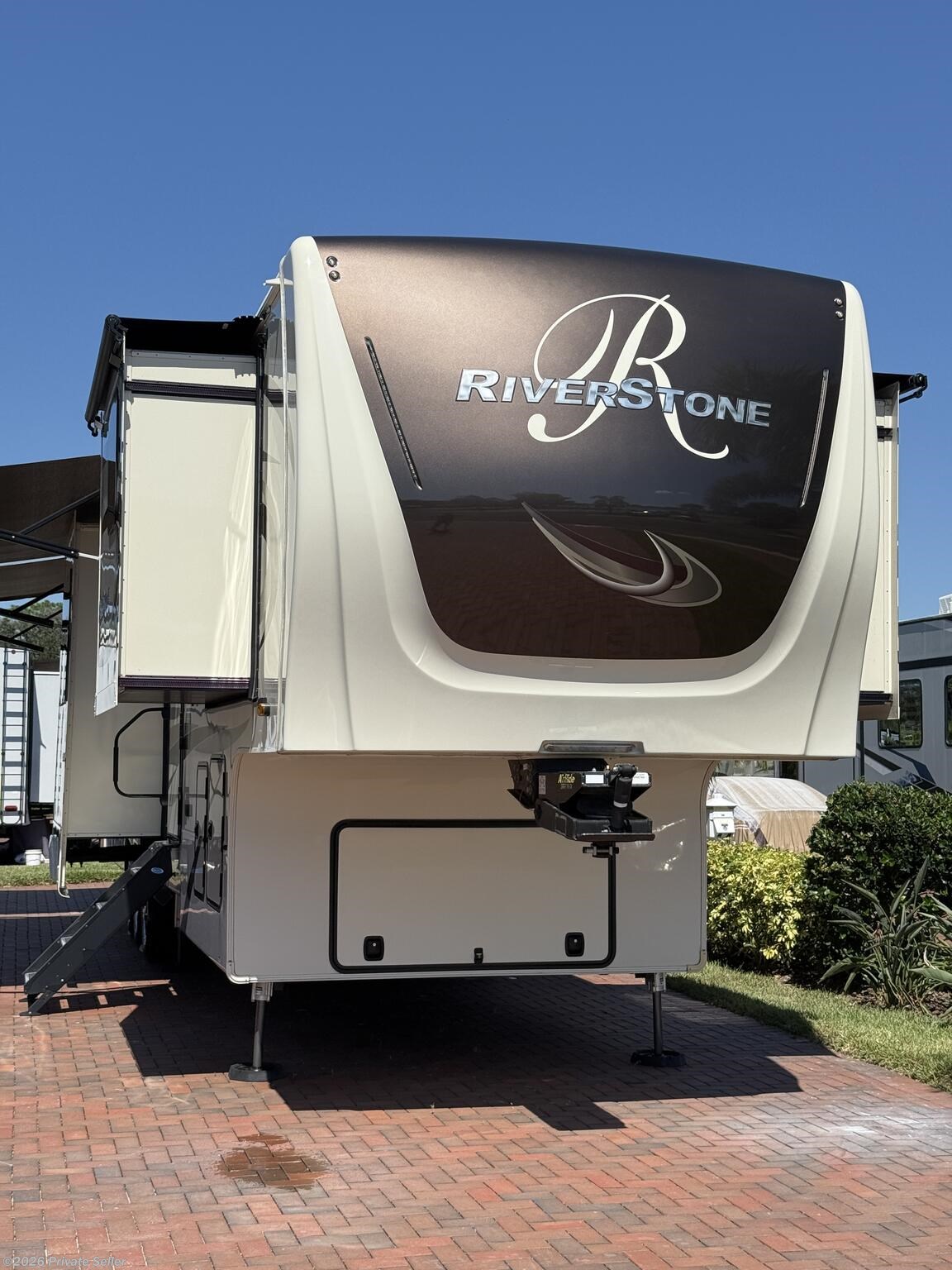 2020 Forest River RiverStone F39FKTH - Used Fifth Wheel For Sale by For Sale By Owner in Palmetto, Florida features Propane, Solar Panel, Bluetooth Stereo, Create-a-Breeze Fan, Escape Door