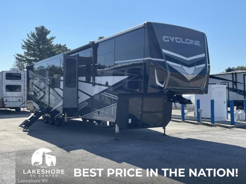 New 2025 Heartland Cyclone 4006 available in Muskegon, Michigan
