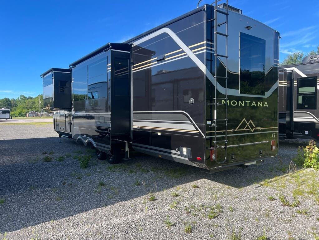 2026 Keystone Montana 3900RK - New Fifth Wheel For Sale by Lakeshore RV in Muskegon, Michigan