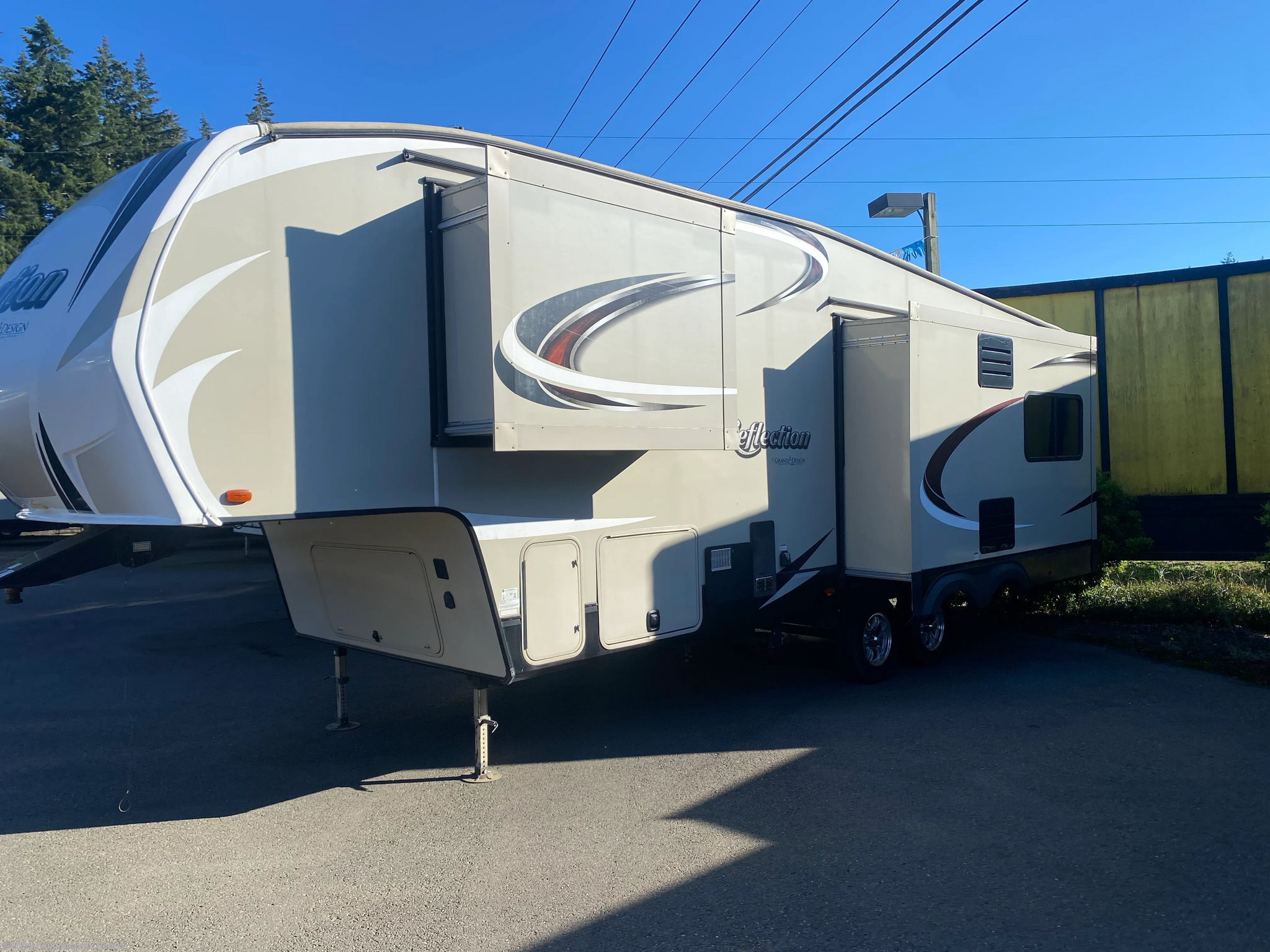 2017 Reflection Super-Lite 27RL by Grand Design from Sundance RV Center in Shelton, Washington