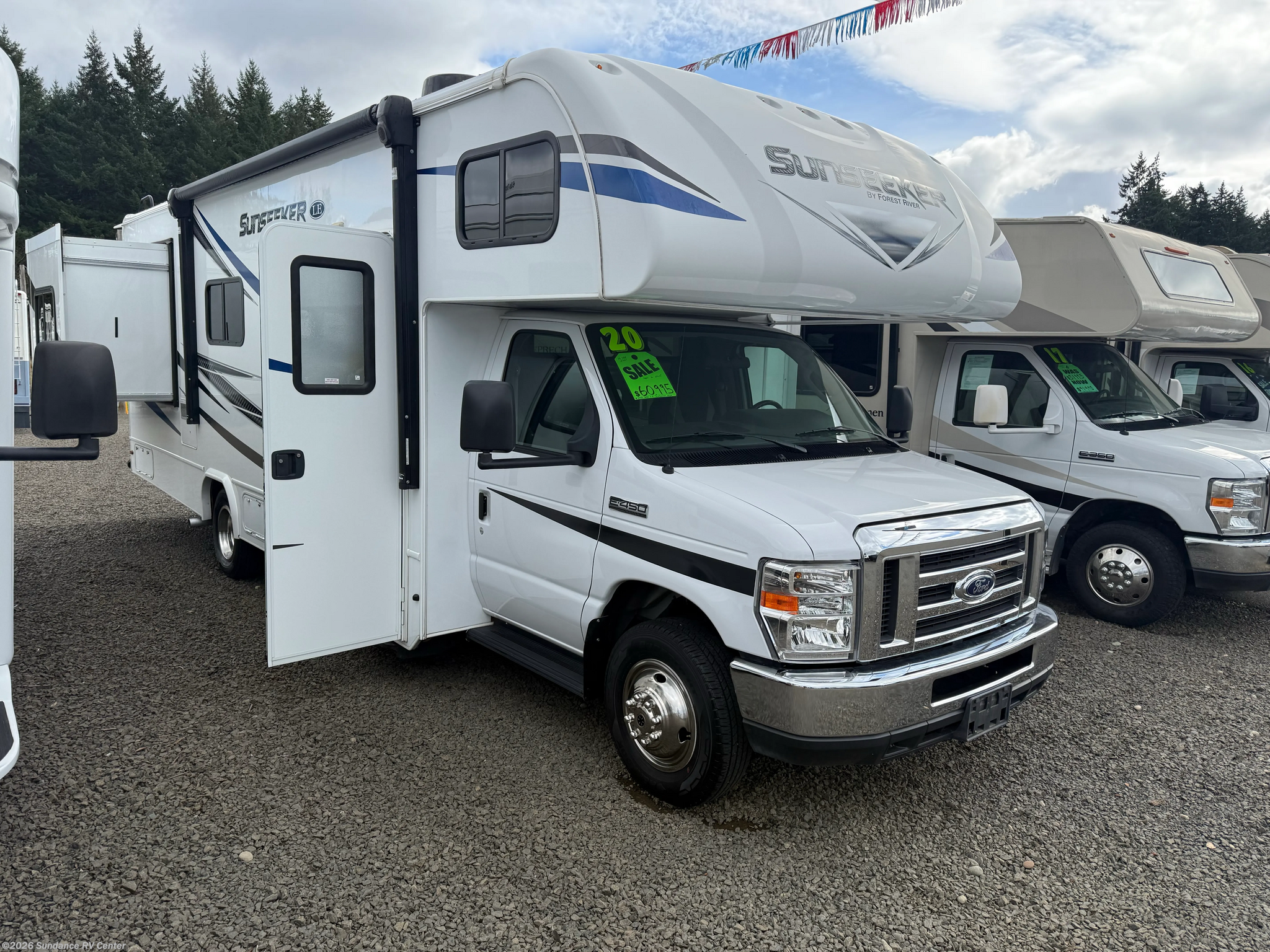 2025 Forest River Sunseeker LE 2550DSLE - Used Class C For Sale by Sundance RV Center in Shelton, Washington features Convection Microwave, Microwave, Backup Camera, Heat Pump, Hitch