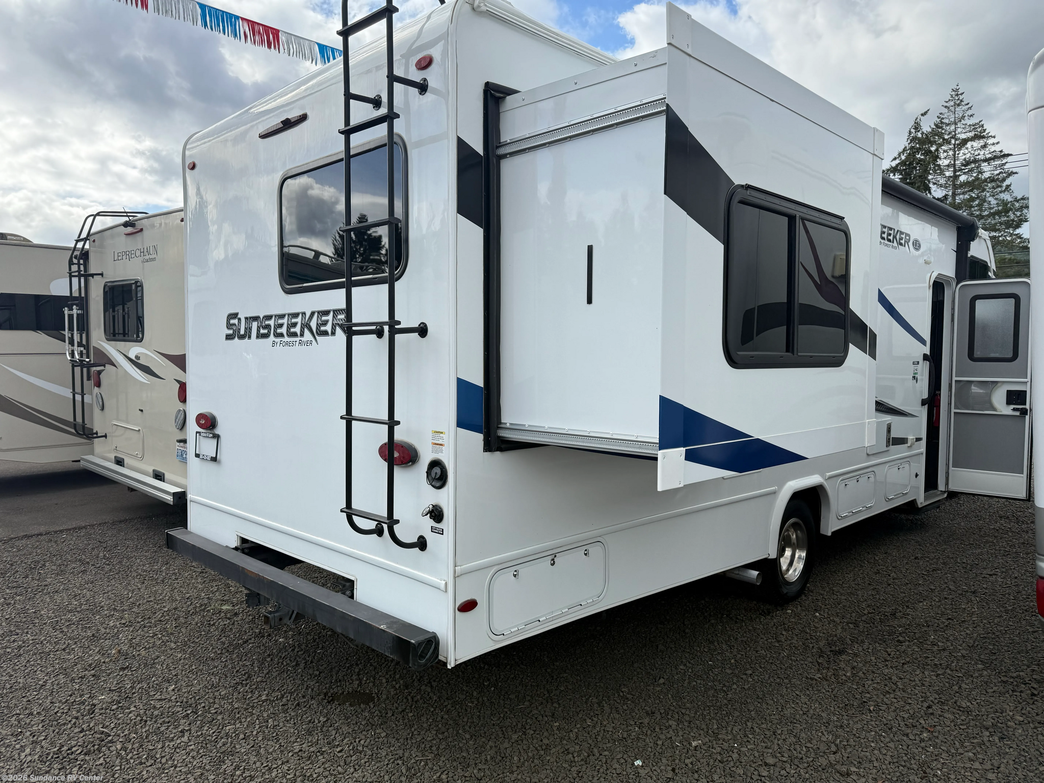 2025 Sunseeker LE 2550DSLE by Forest River from Sundance RV Center in Shelton, Washington