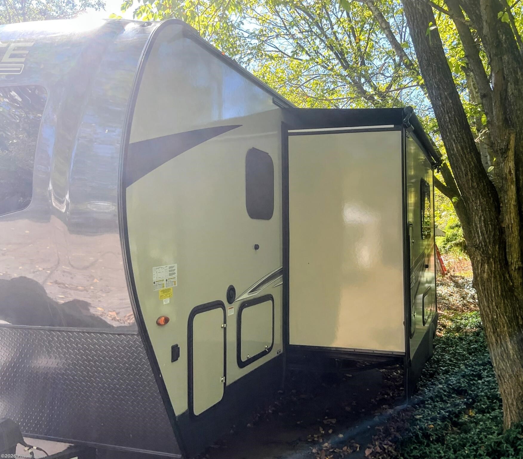 Used 2022 Forest River Flagstaff 25BDS available in Saint Louis, Missouri