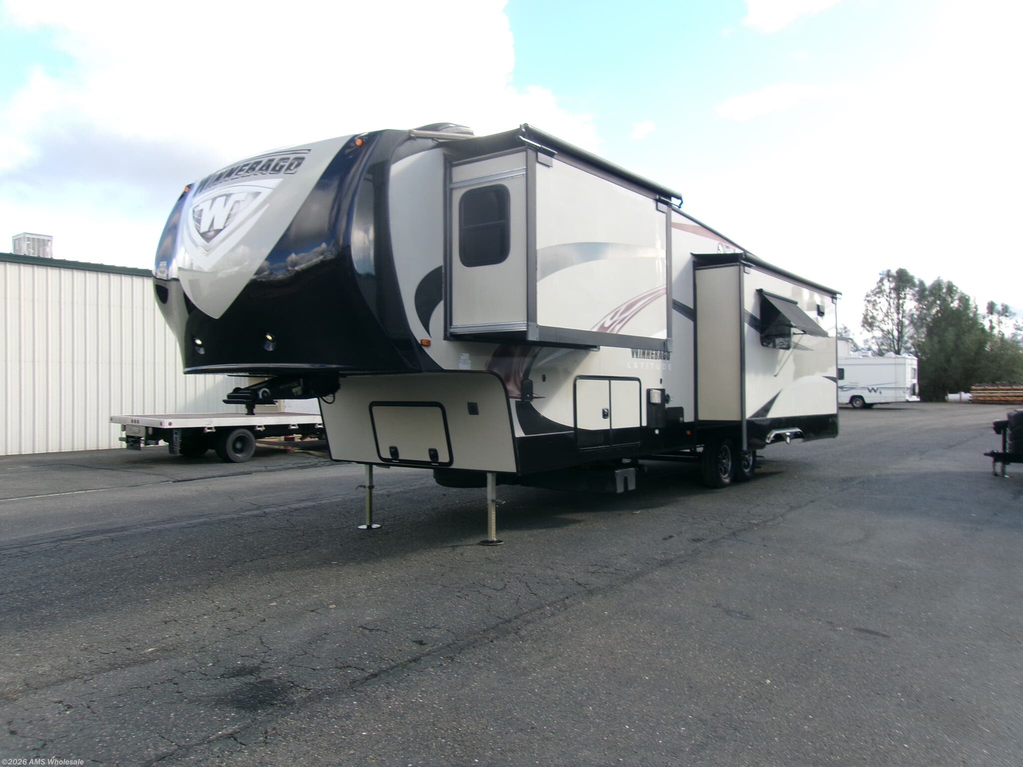 2015 Winnebago Latitude 36rk - Used Fifth Wheel For Sale by AMS Wholesale in Placerville, California