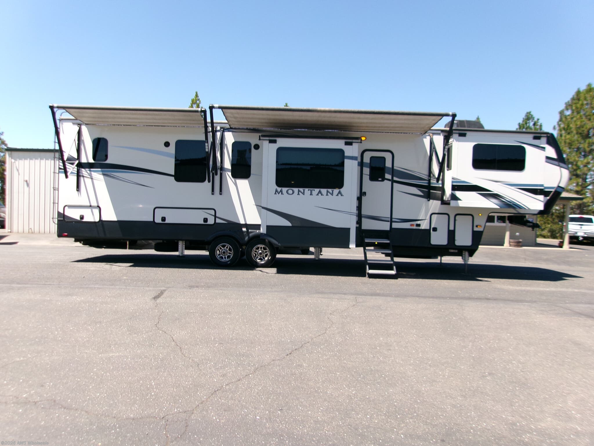 Used 2021 Keystone Montana 3760FL available in Placerville, California