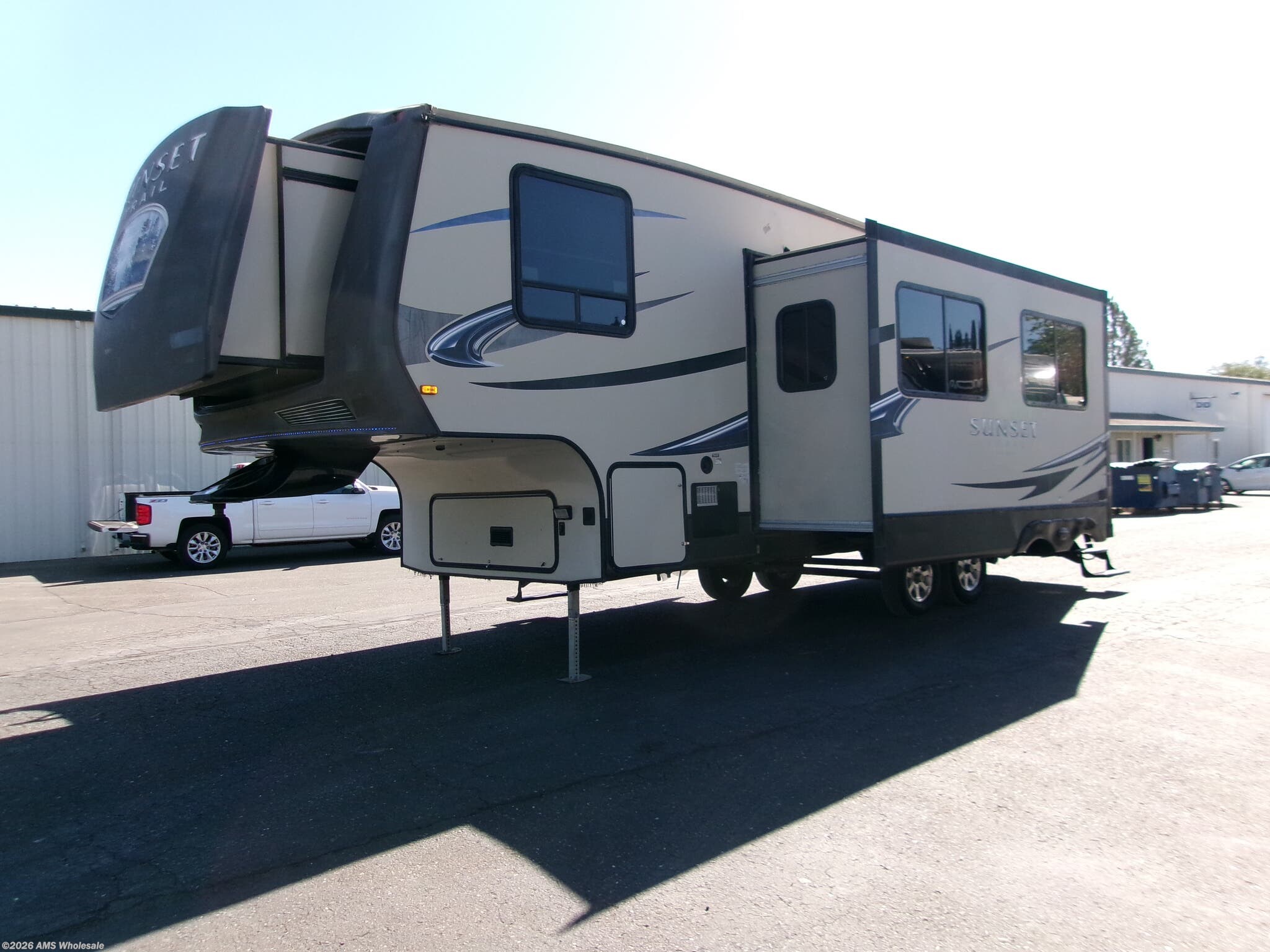 2013 CrossRoads Sunset Trail 28bh - Used Fifth Wheel For Sale by AMS Wholesale in Placerville, California