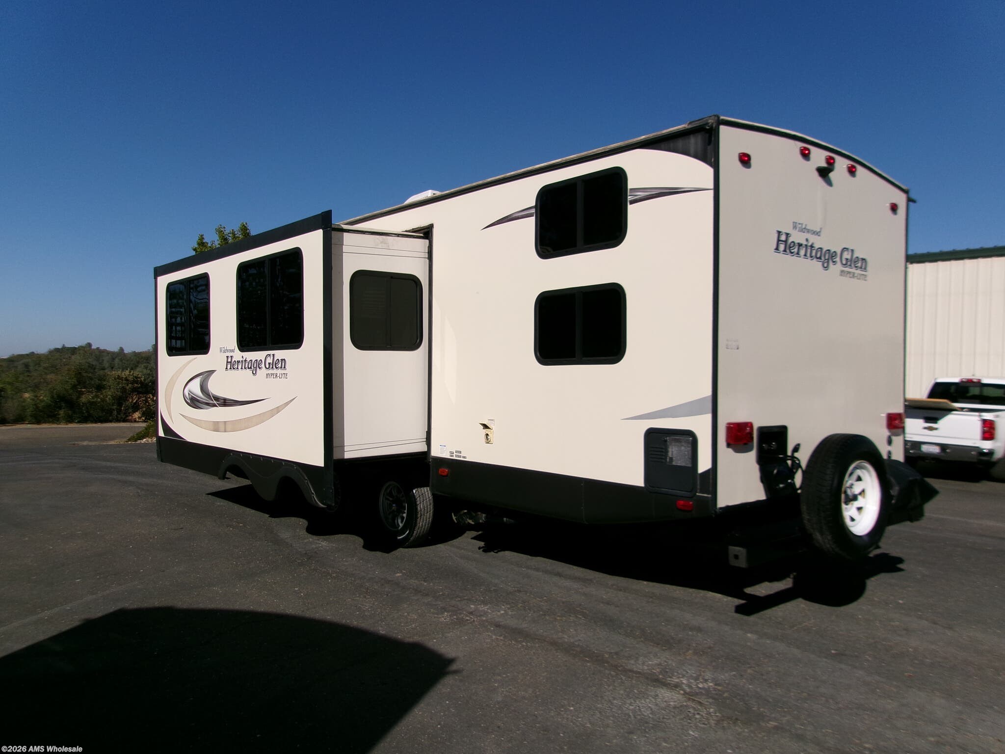 2017 Wildwood Heritage Glen Hyper-Lyte 29BHHL by Forest River from AMS Wholesale in Placerville, California