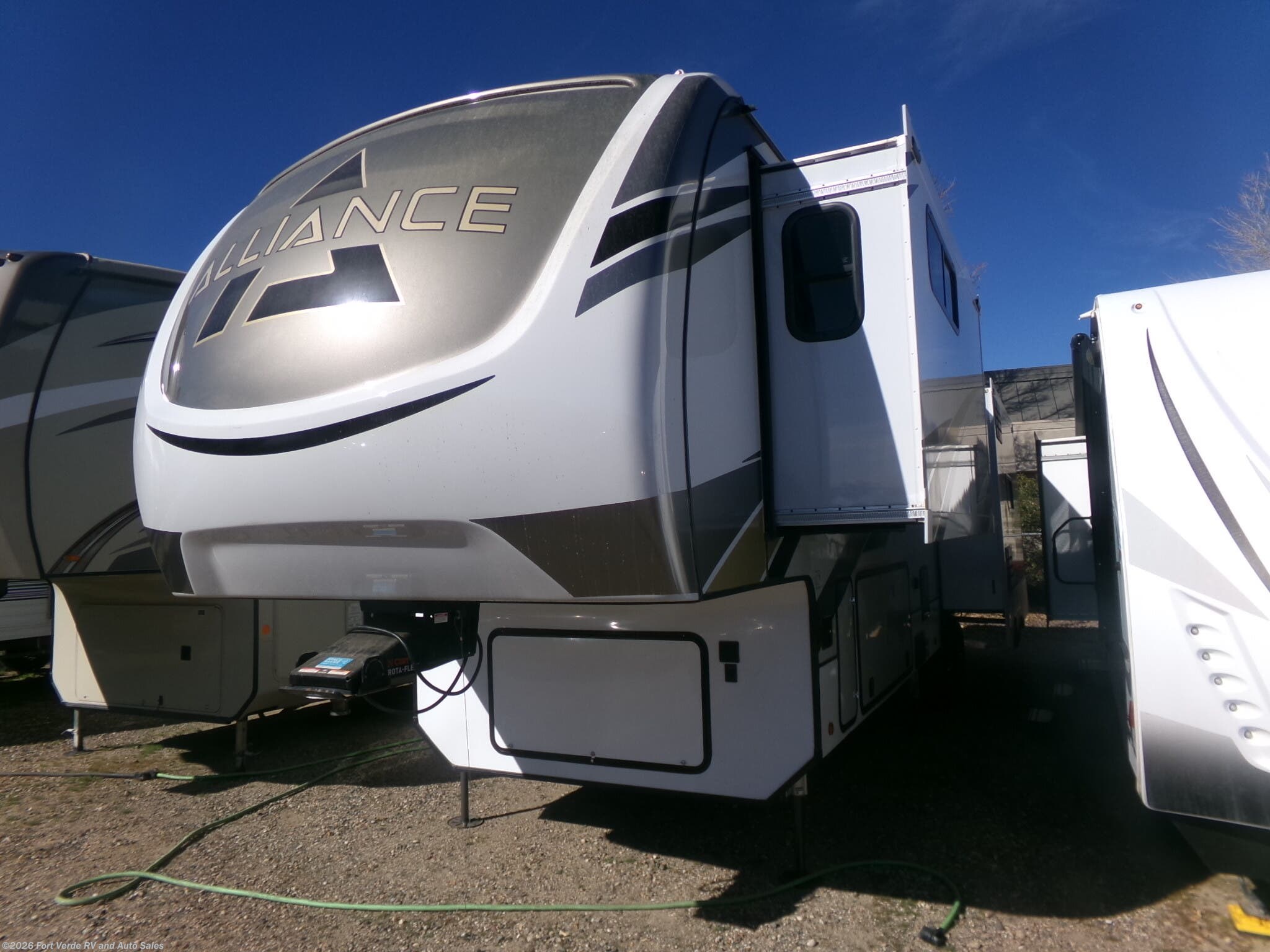 2022 Alliance RV Paradigm 340RL - Used Fifth Wheel For Sale by Fort Verde RV and Auto Sales in Camp Verde, Arizona features Fireplace, Exterior Speakers, Refrigerator, Shower, Insulated