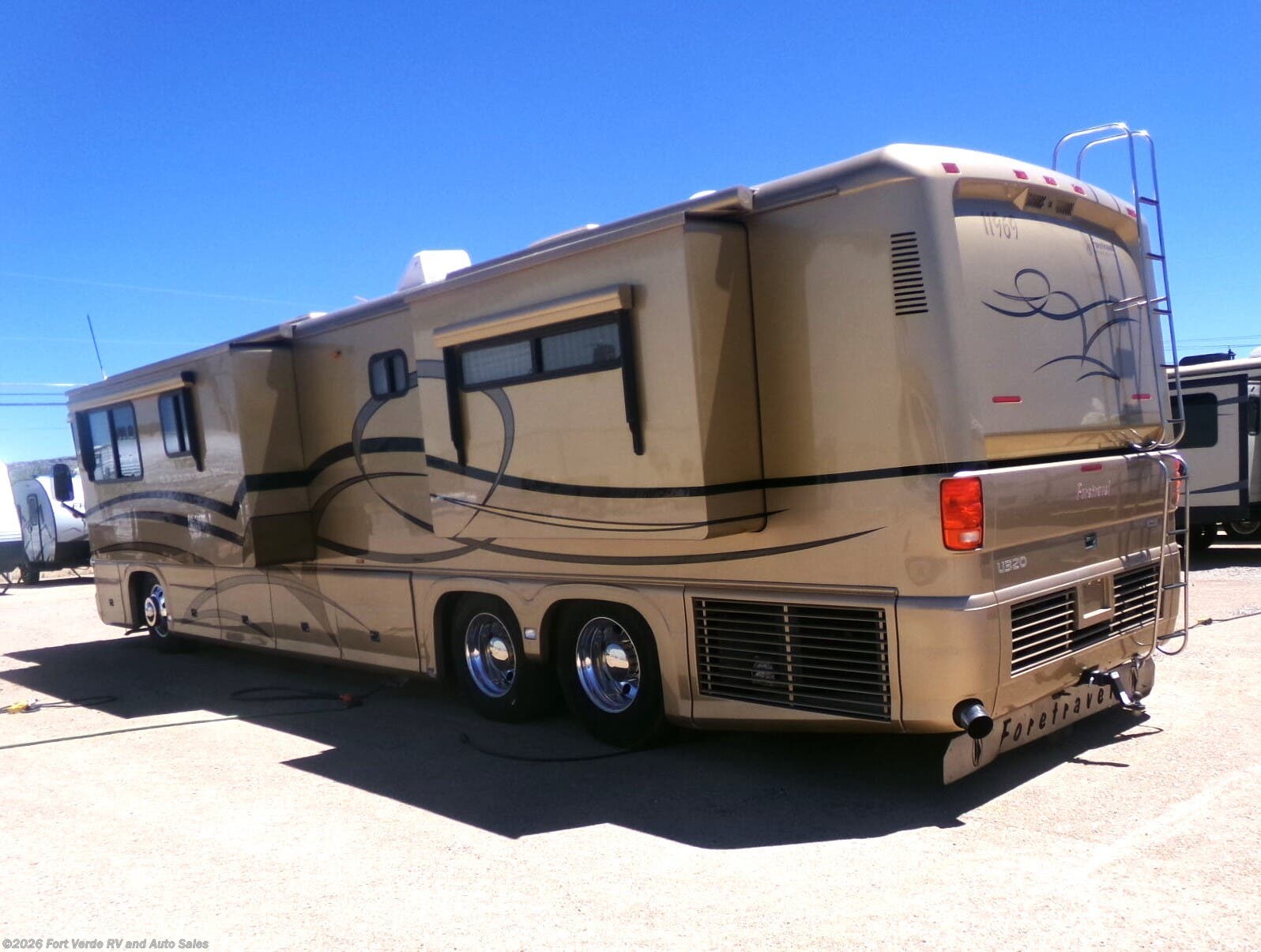 Used 2005 Foretravel U320 available in Camp Verde, Arizona