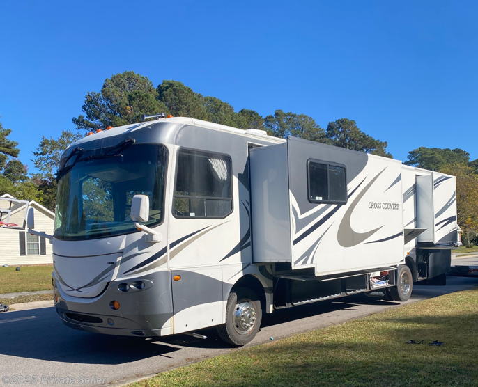 2007 Coachmen Cross Country 389DS - Used Class A For Sale by For Sale By Owner in Jacksonville, North Carolina features Batteries, Washer/Dryer Prep, Kitchen Sink, Black Tank Flush, Manual Awning